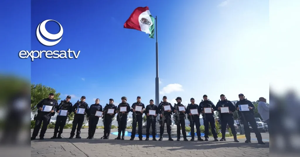 RECONOCEN POLICÍAS